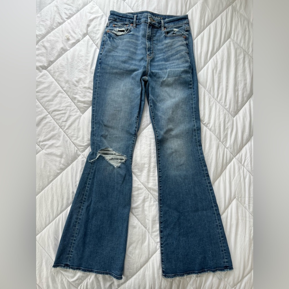 AMERICAN EAGLE BELLBOTTOM JEANS